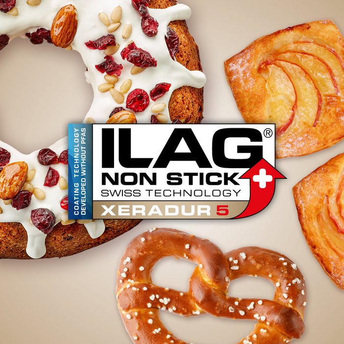 Auswahl eines Nusskuchen mit weisser Glasur mit kandierten Früchten, Blätterteig-Apfeltaschen und einem Laugenbretzel - mittig das ILAG Logo mit beige unterlegtem Xeradur 5 Schriftzug und links zusätzlicher Beschriftung "PFAS-FREE" in blau