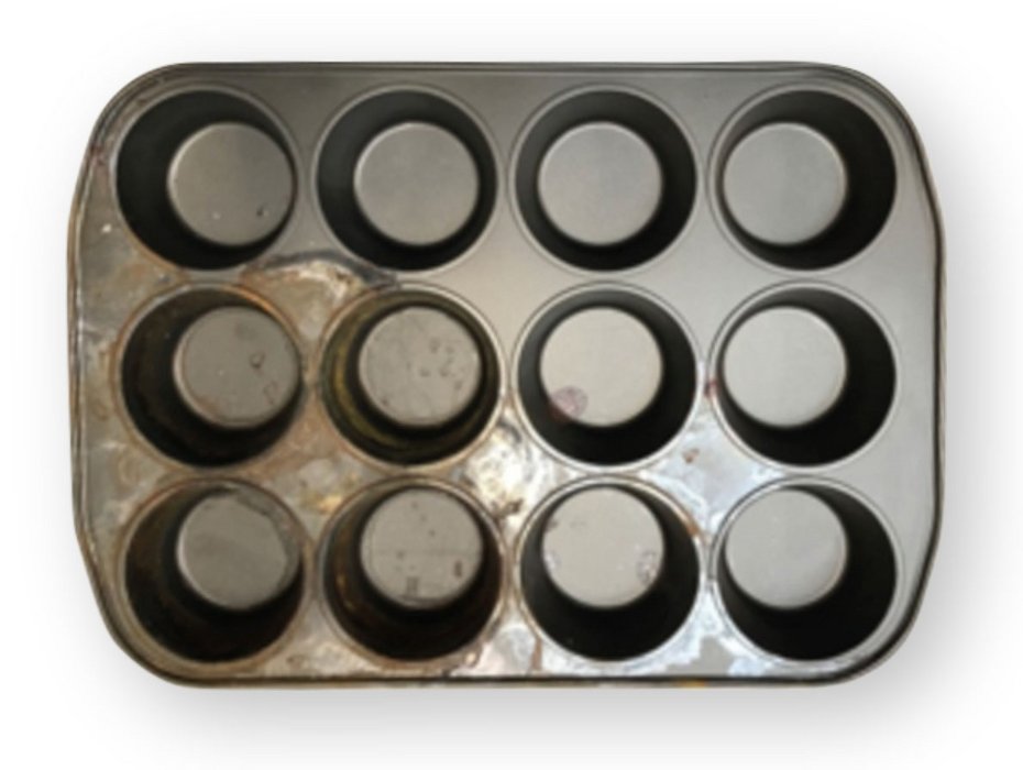 Leere Muffinform, welche verrostet