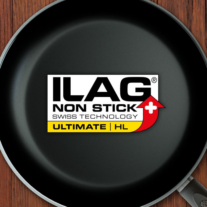 Schwarze Innenseite einer Bratpfanne - mittig das ILAG Logo mit gelb unterlegtem Ultimate HL Schriftzug